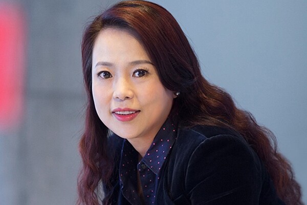 Johnson Controls women employee