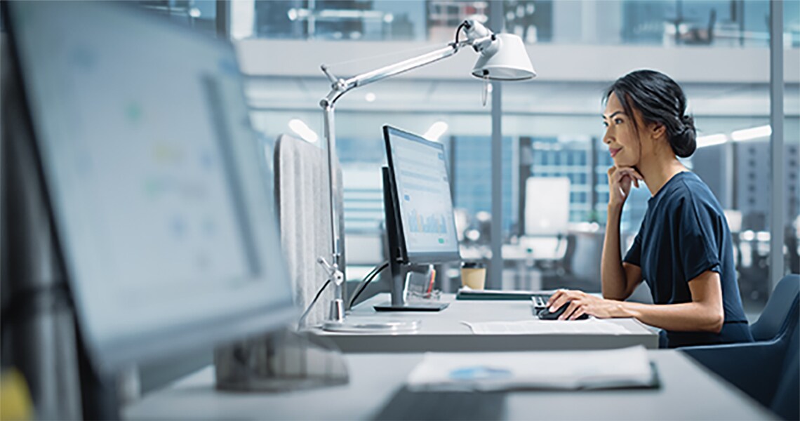 Woman working infornt of a Screen