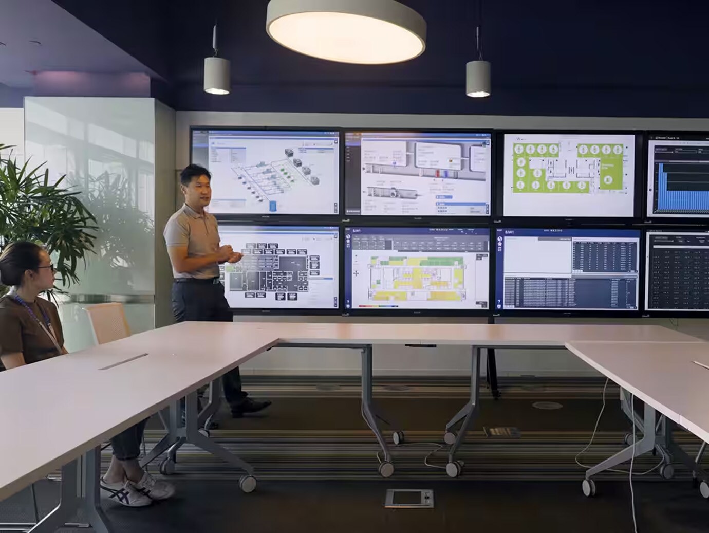 Various layouts displayed on the screen in a meeting room
